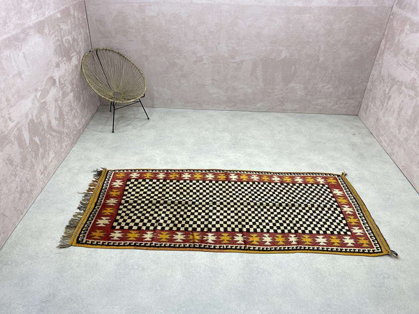 Vintage Rug - Izil - 3.67 x 9.02 ft / 1.12 x 2.75 m.