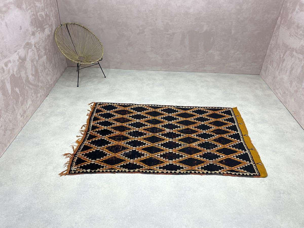 Vintage Rug - Grania - 4.46 x 7.38 ft / 1.36 x 2.25 m.