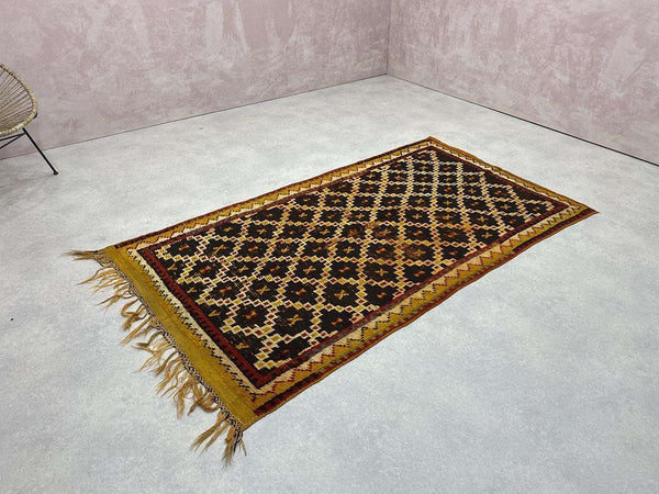 Vintage Rug - Damya - 3.96 x 7.38 ft / 1.21 x 2.25 m.