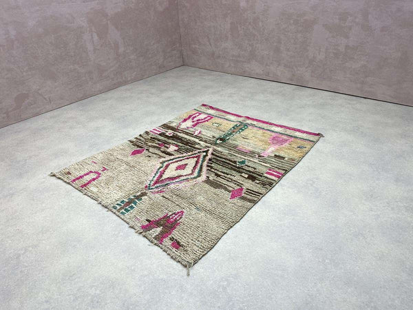 Boujad Tribe Rug - 4.3 x 5.5 FT / 132 x 168 CM.